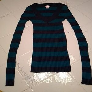 Knitted stretch sweater size medium   186